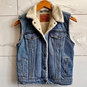 Levi’s Sherpa Lined Cropped Trucker Vest Cutoff #19